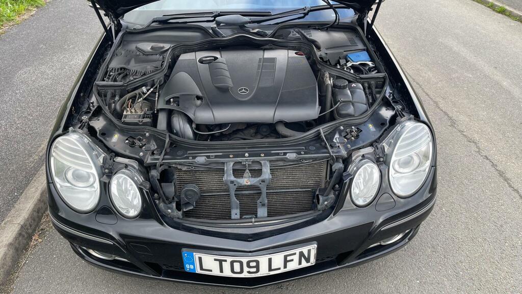 Mercedes-Benz E Class Saloon 3.0 E320 Cdi Sport G-tronic 200909 Silver #11