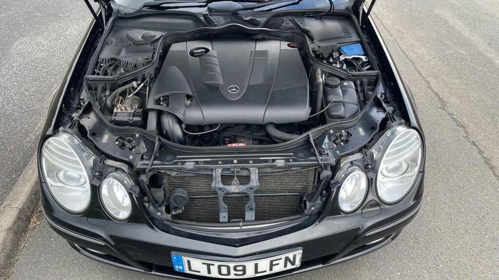 Mercedes-Benz E Class Saloon 3.0 E320 Cdi Sport G-tronic 200909 Silver #10