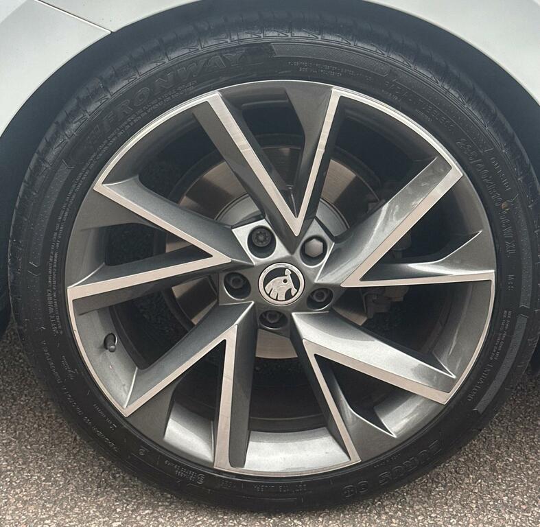 Skoda Superb Estate Black #10