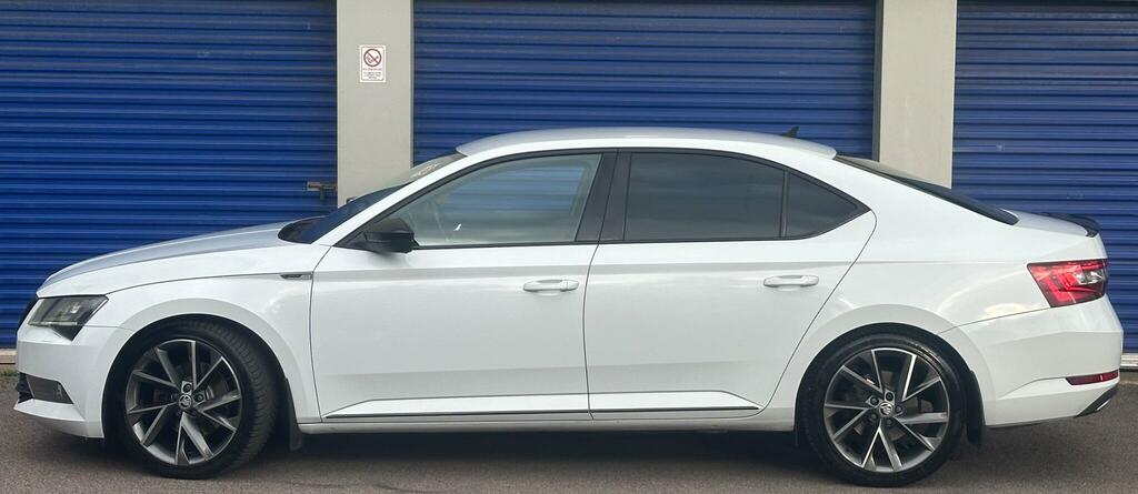 Skoda Superb Sportline White #2