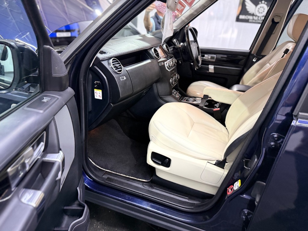 Land Rover Discovery 3L Hse White #45