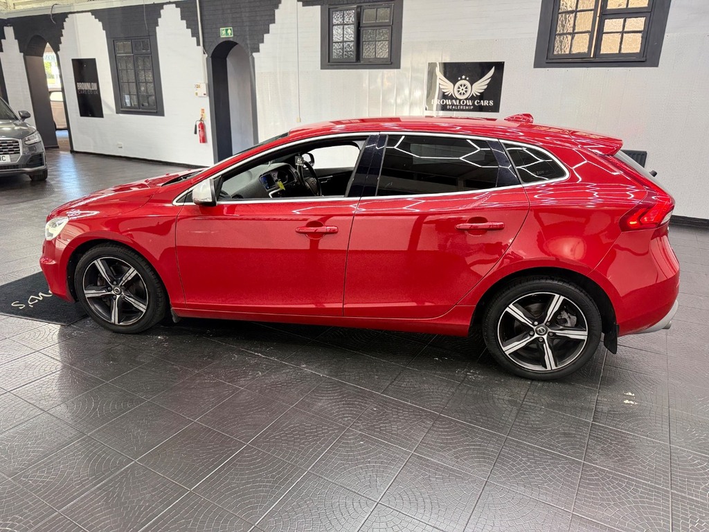 Volvo V40 D2 120 R Design Geartronic Red #2