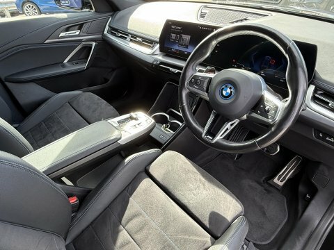 BMW iX1 30 66.5Kwh M Black #2