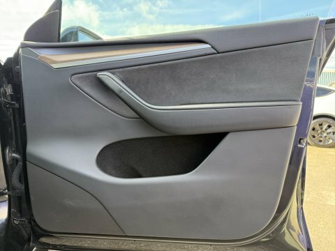 Tesla Model Y Long Range Premium  #27