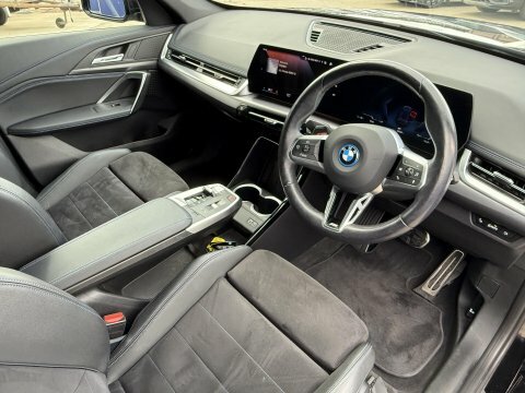 BMW iX1 30 66.5Kwh M Black #2