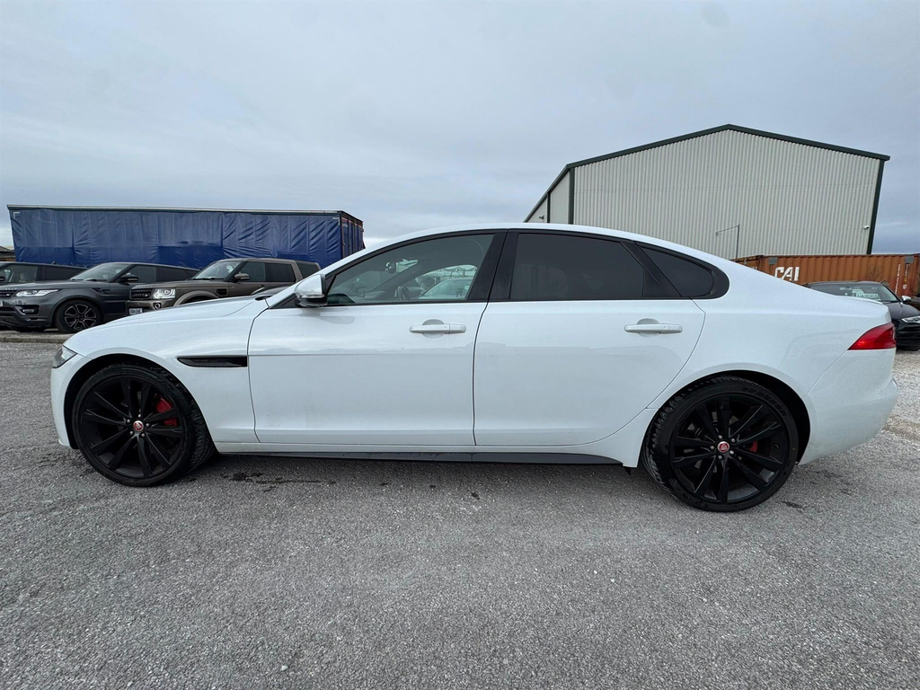 Jaguar XF Saloon White #5