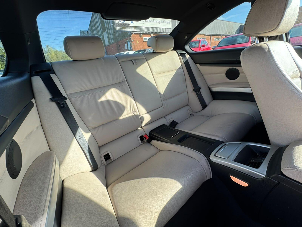 BMW 3 Series Estate 318D Blue #14