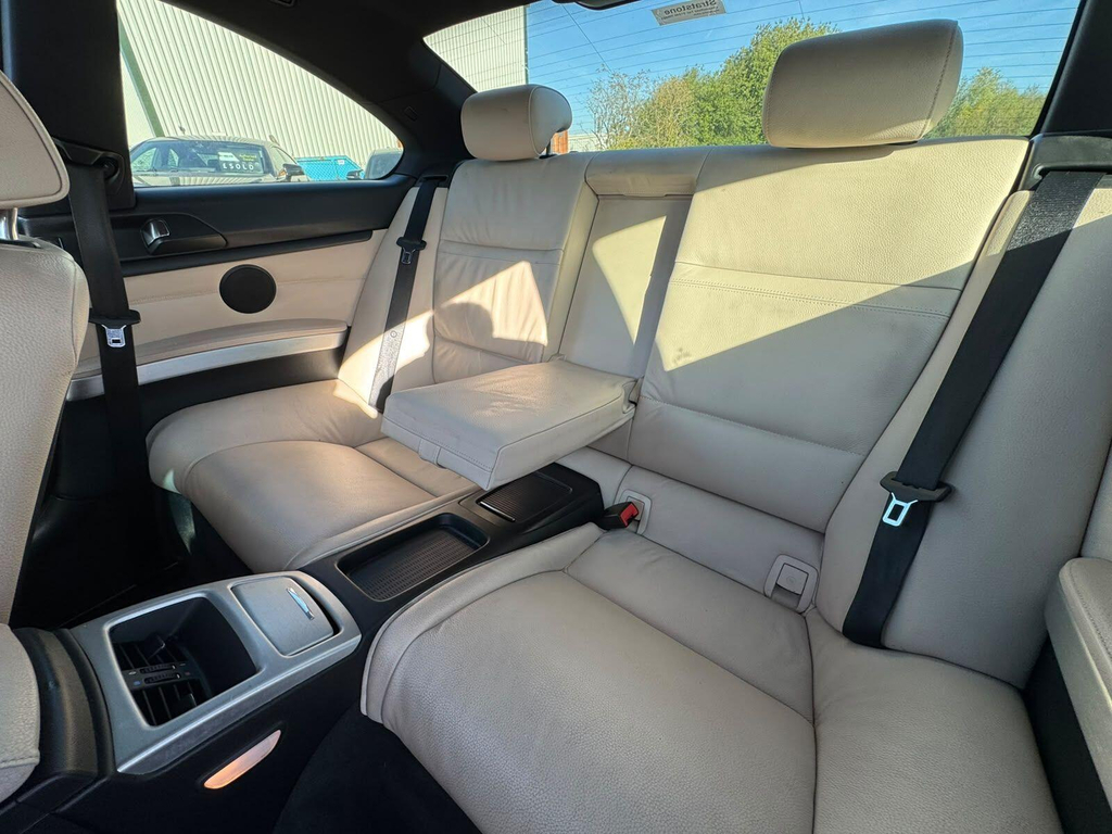 BMW 3 Series Estate 318D Blue #16