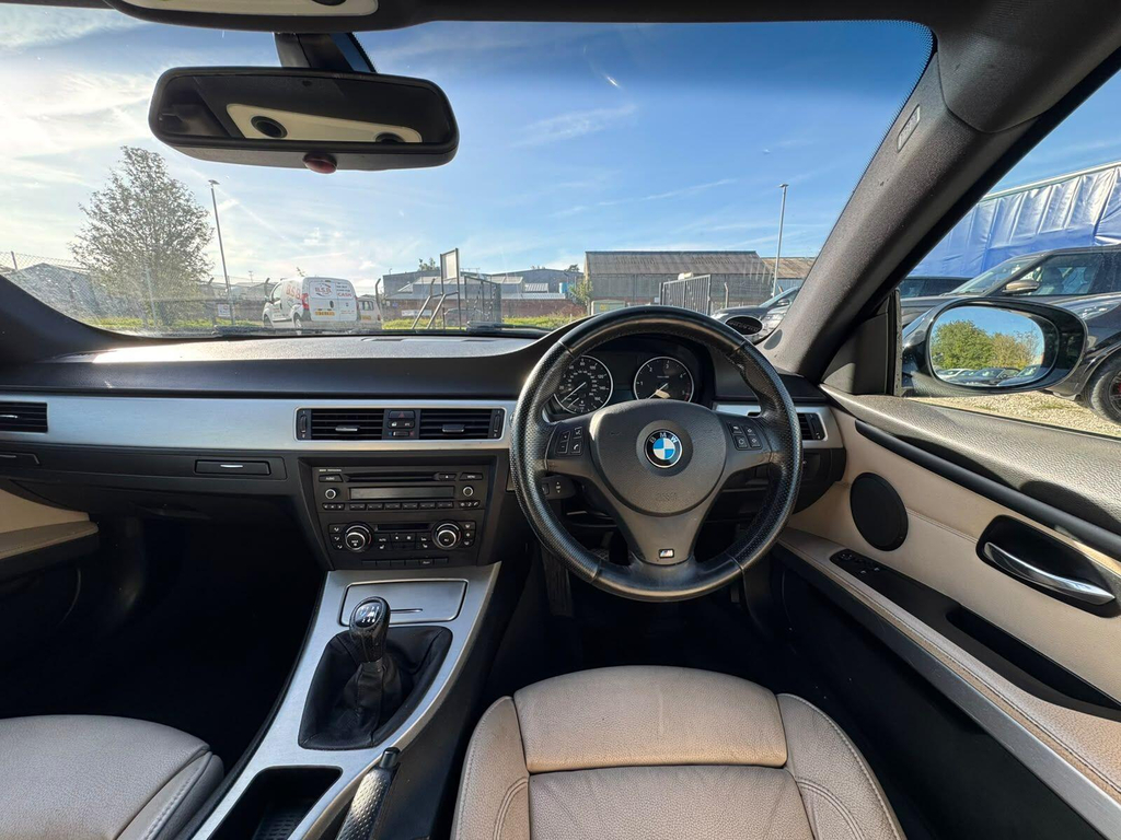 BMW 3 Series Estate 318D Blue #11