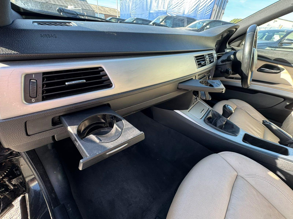 BMW 3 Series Estate 318D Blue #12