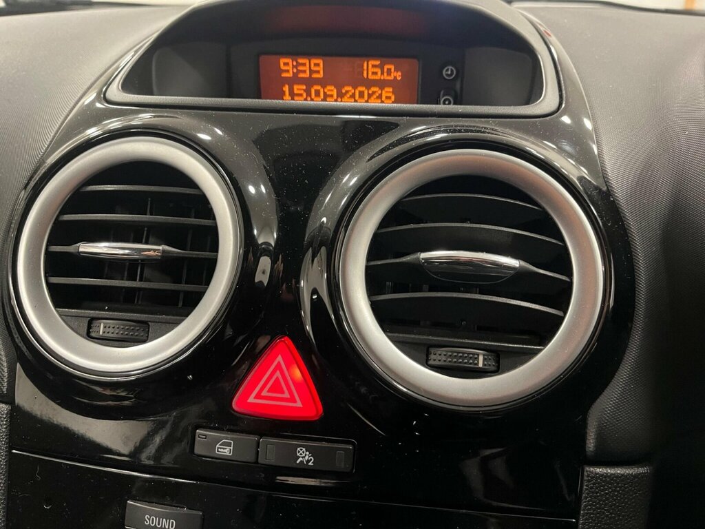 Vauxhall Corsa 1.4I 16V Club Green #10