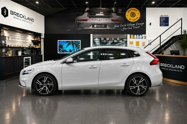 Volvo V40 2.0 T3 R-design Edition Hatchback Manua White #4