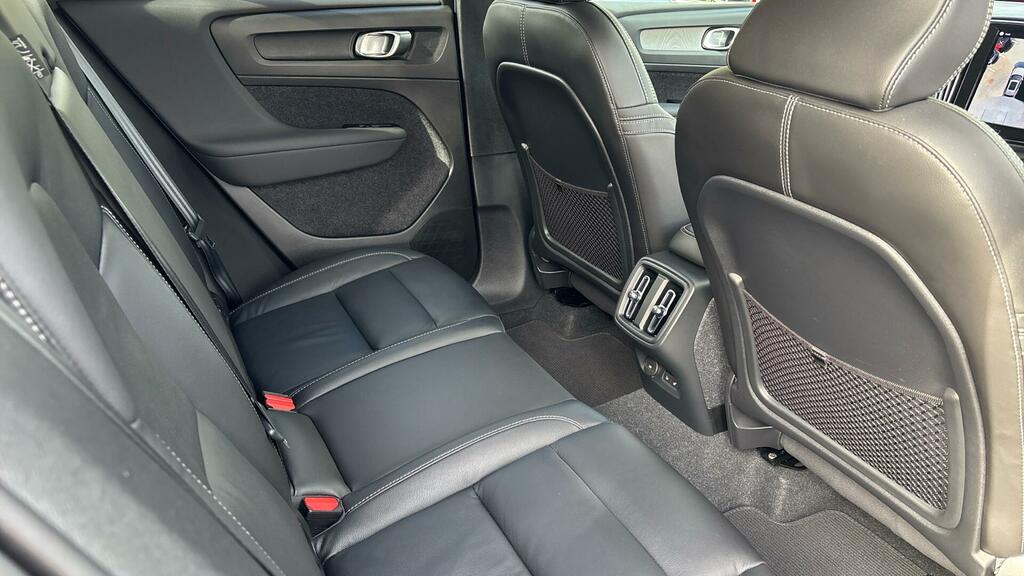 Volvo XC40 Plus B4 Mild Hybrid Dark JU23GDS Black #6