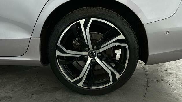 Volvo V60 2.0 B4 Mhev Ultra Estate Hybrid Dct Aut Silver #4
