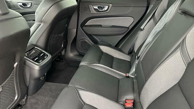 Volvo XC60 2.0 B5 Mhev Plus Black Edition Suv Hybr Grey #6