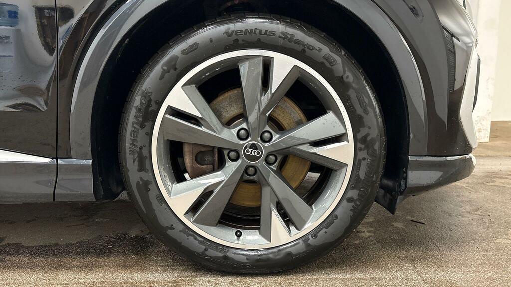Audi Q4 E Tron 40 S Line 82Kwh Black #4