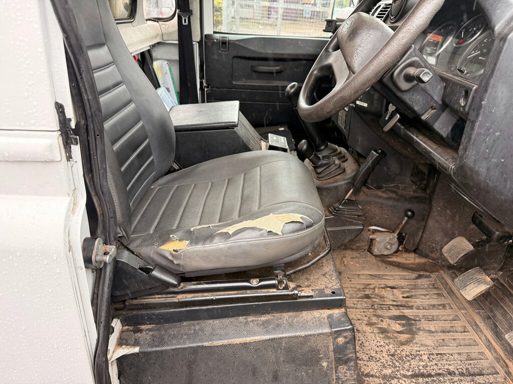 Land Rover Defender 130 2.2D Cherry Picker 122 Bhp White #4