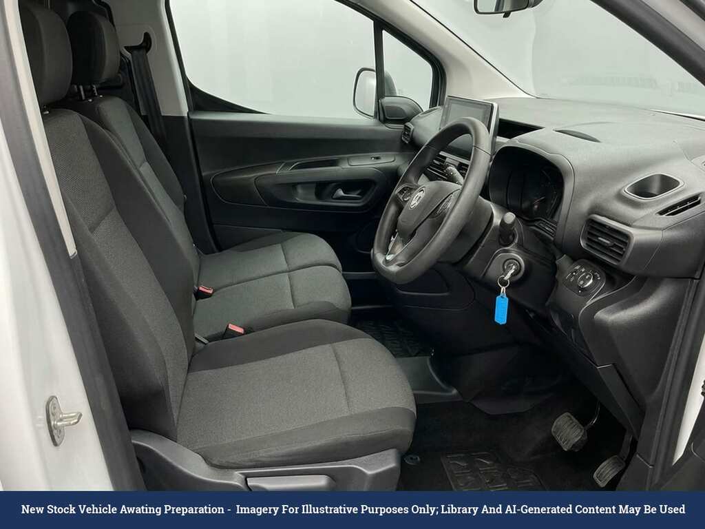 Vauxhall Combo 1.5 Turbo D 2300 Sportive Panel Van Man White #3