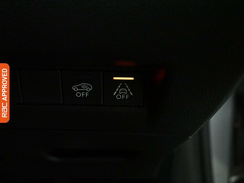 Peugeot e-208 50Kwh Gt White #17