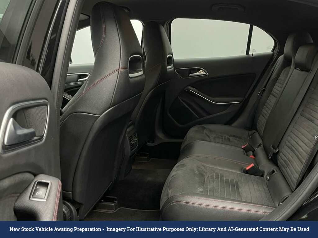 Mercedes-Benz GLA Class 1.6 Gla200 Amg Line Edition Plus Suv Black #4