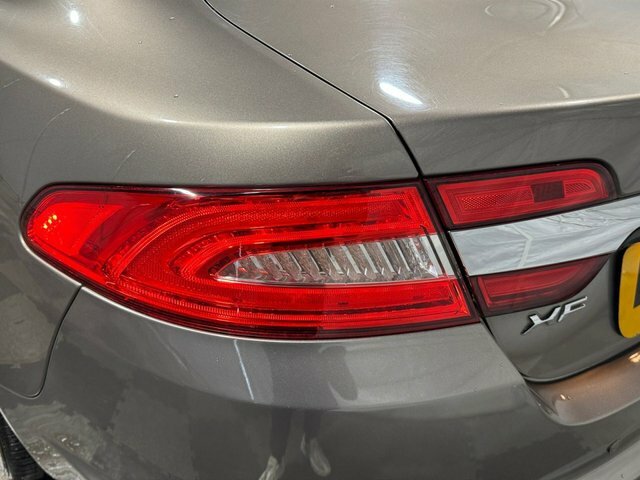 Jaguar XF Premium Luxury Saloon Grey #5