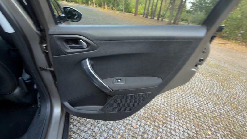 Peugeot e-2008 E-hdi Allure Fap Grey #26