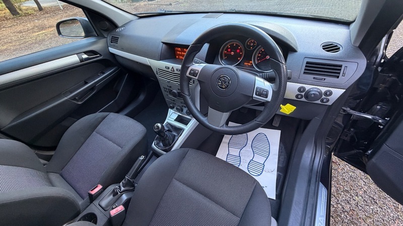 Vauxhall Astra Hatchback 2.0I 16V Vxr Vxracing Sport Hatch 2 Red #14
