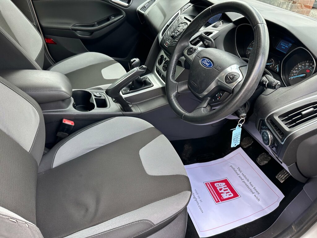 Ford Focus Hatchback 1.6 Zetec Euro 5 201111 Silver #8