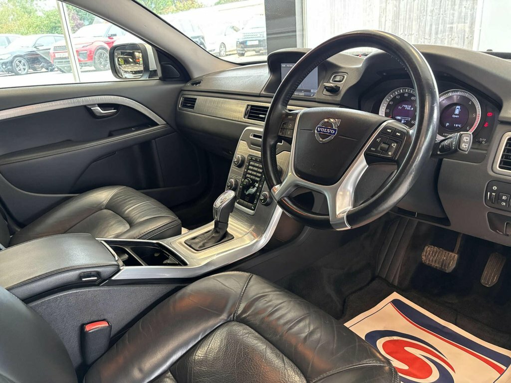 Volvo XC70 2.4L Se Lux Silver #2