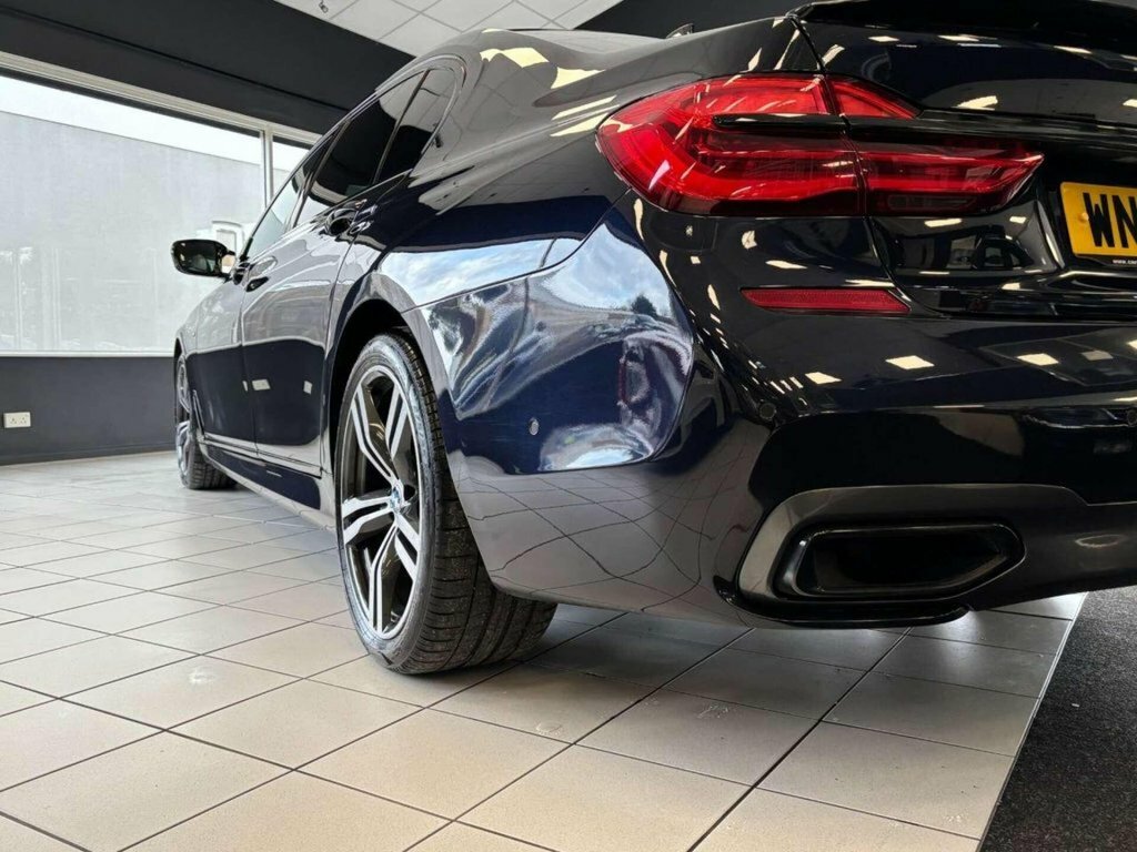 BMW 7 Series M Sport Black #10