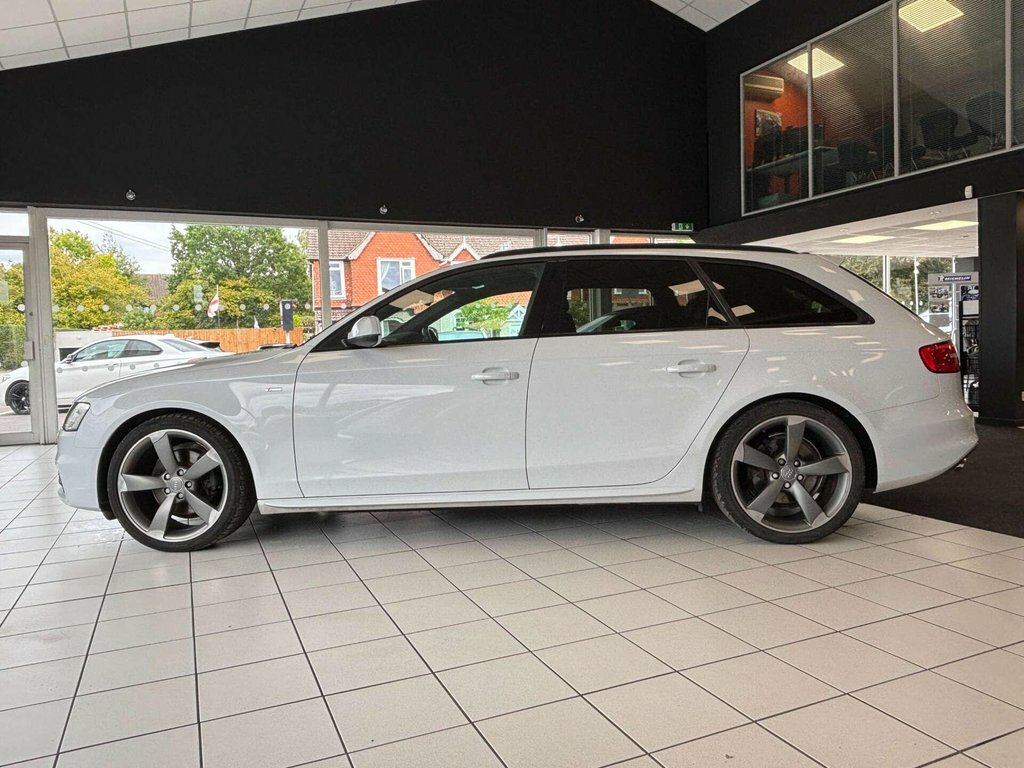 Audi A4 Avant 2L Black Edition White #6