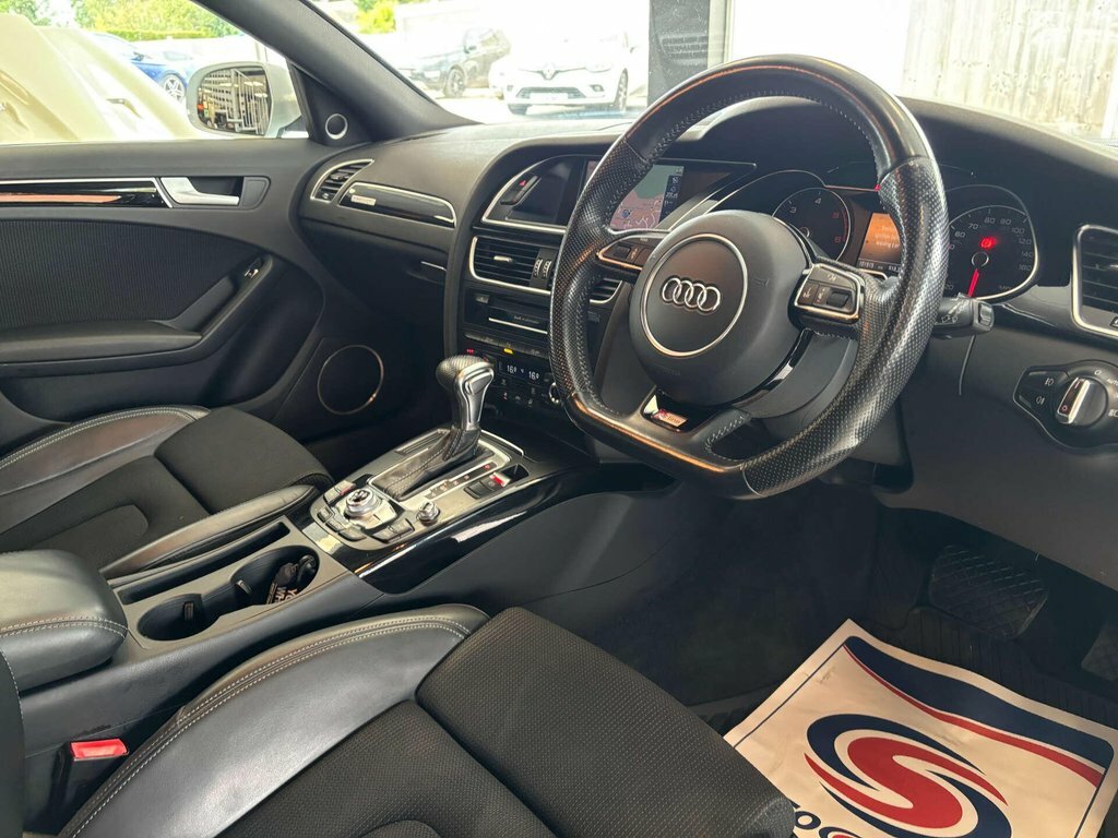 Audi A4 Avant 2L Black Edition White #2