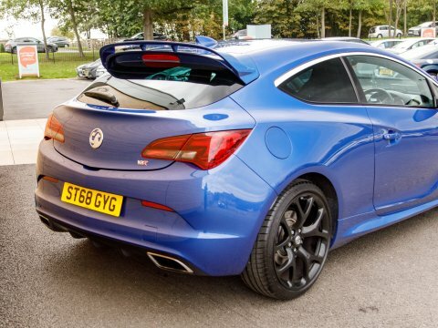 Vauxhall Astra GTC 1.4L Limited Edition Red #8