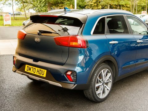 Kia Niro Estate Red #7