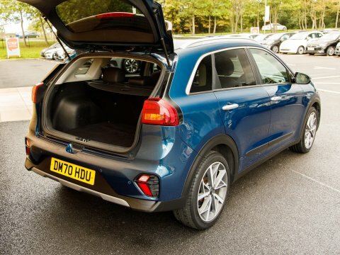 Kia Niro Estate Red #33
