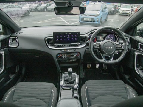 Kia Ceed Hatchback Black #2