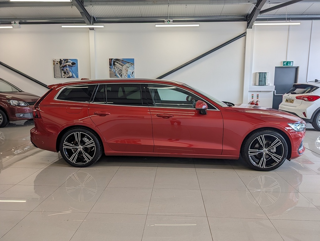 Volvo V60 D4 Inscription Red #4