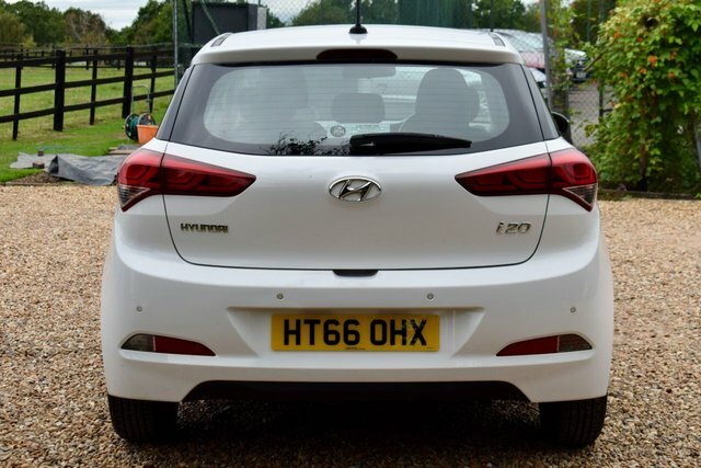 Hyundai I20 Se Hatchback White #6