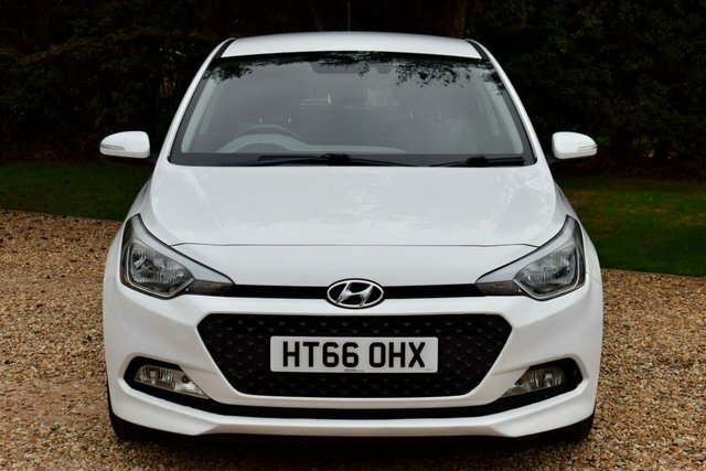 Hyundai I20 Se Hatchback White #2