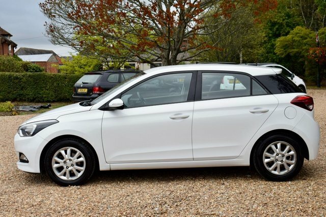 Hyundai I20 Se Hatchback White #4
