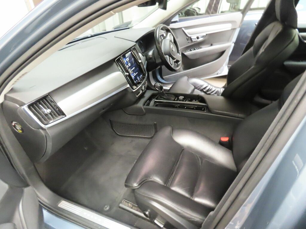 Volvo V90 D4 Momentum Plus Estate NV69EBA Blue #6