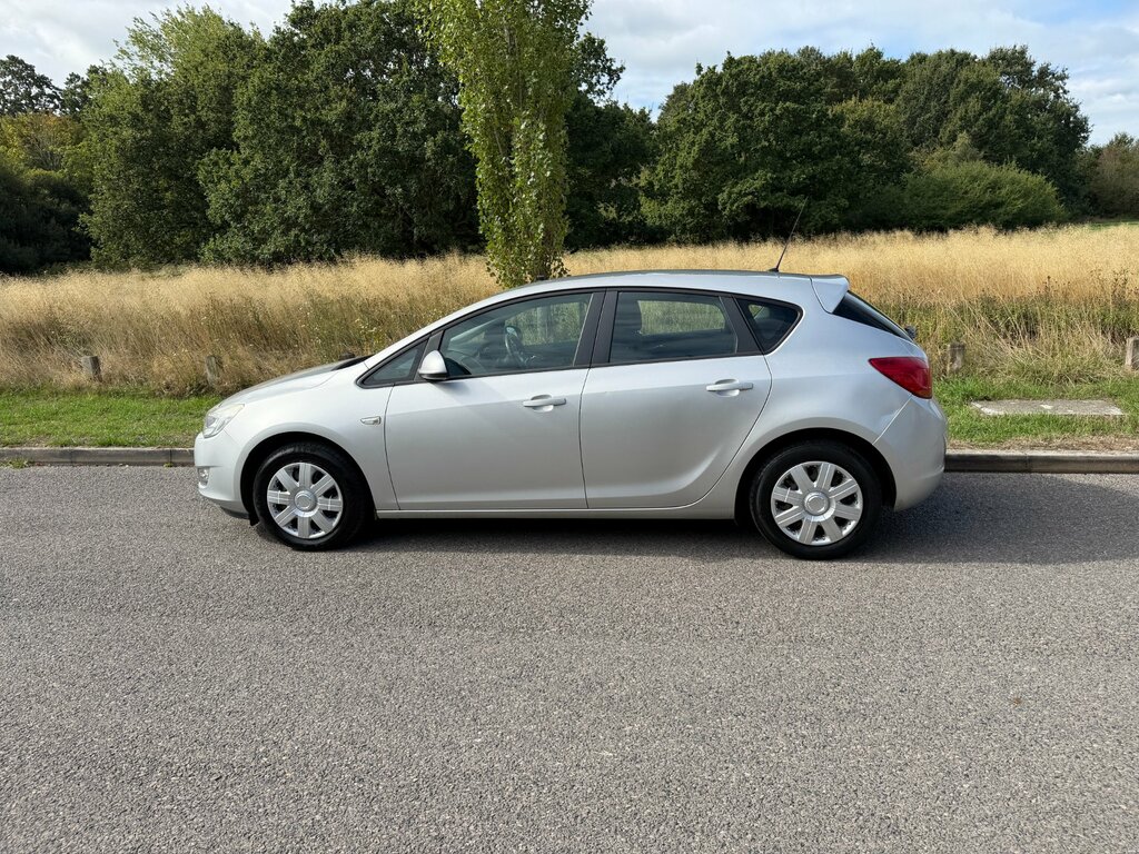 Vauxhall Astra Hatchback 1.4 16V Sri Euro 5 201212 Red #5
