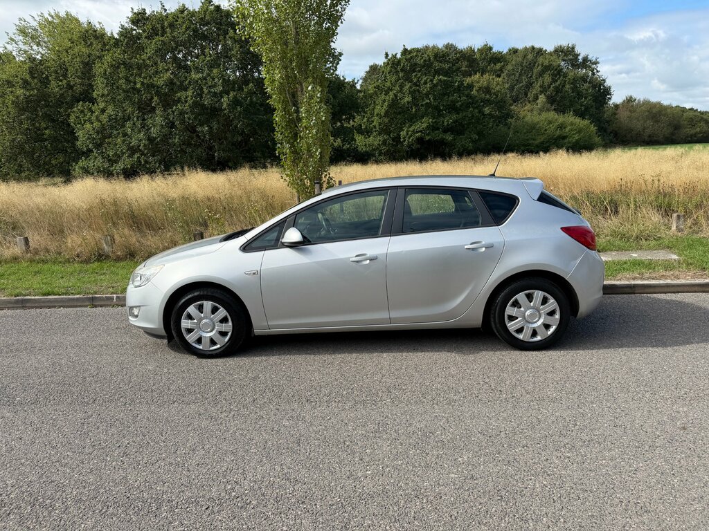 Vauxhall Astra Hatchback 1.4 16V Sri Euro 5 201212 Red #4