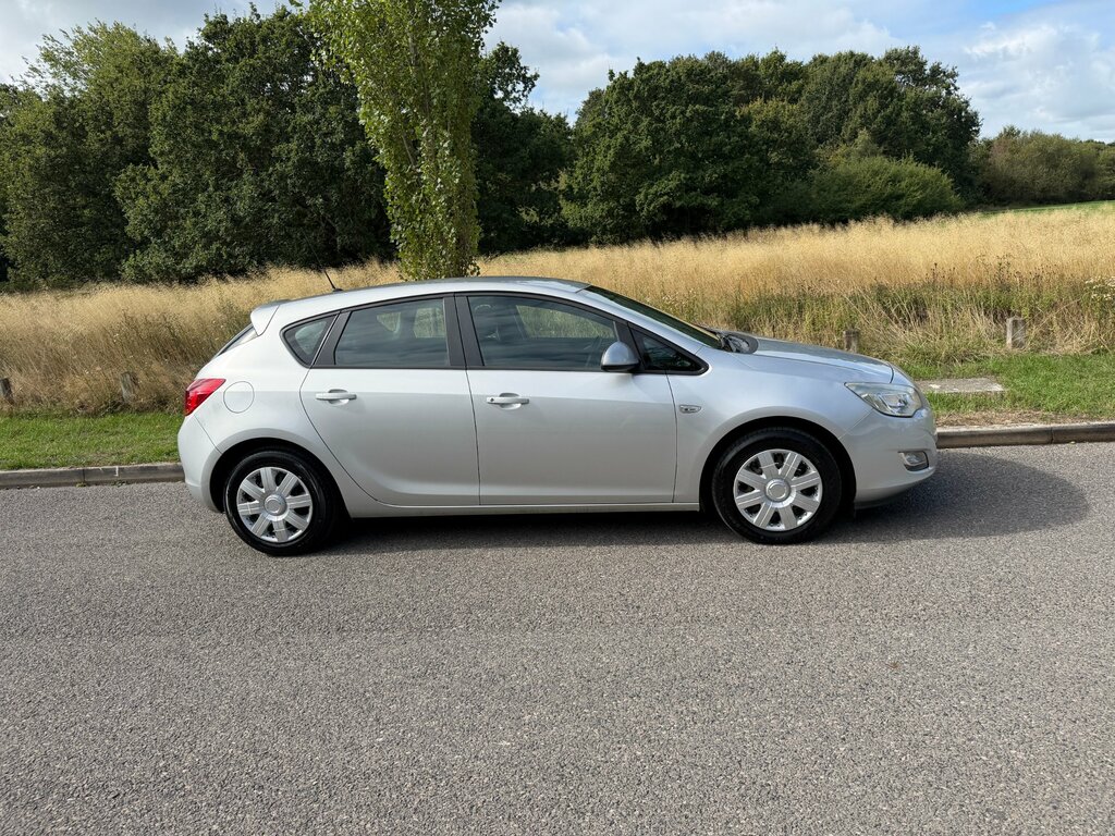 Vauxhall Astra Hatchback 1.4 16V Sri Euro 5 201212 Red #3