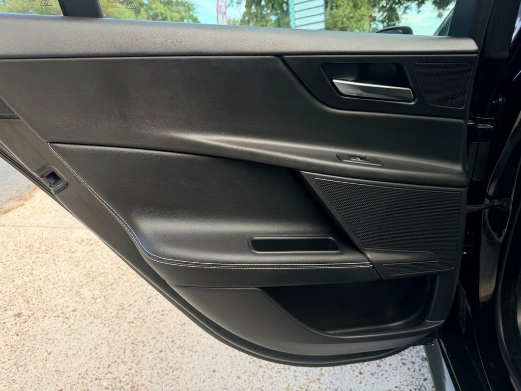 Jaguar XE 2.0D Prestige Euro 6 Ss Black #22