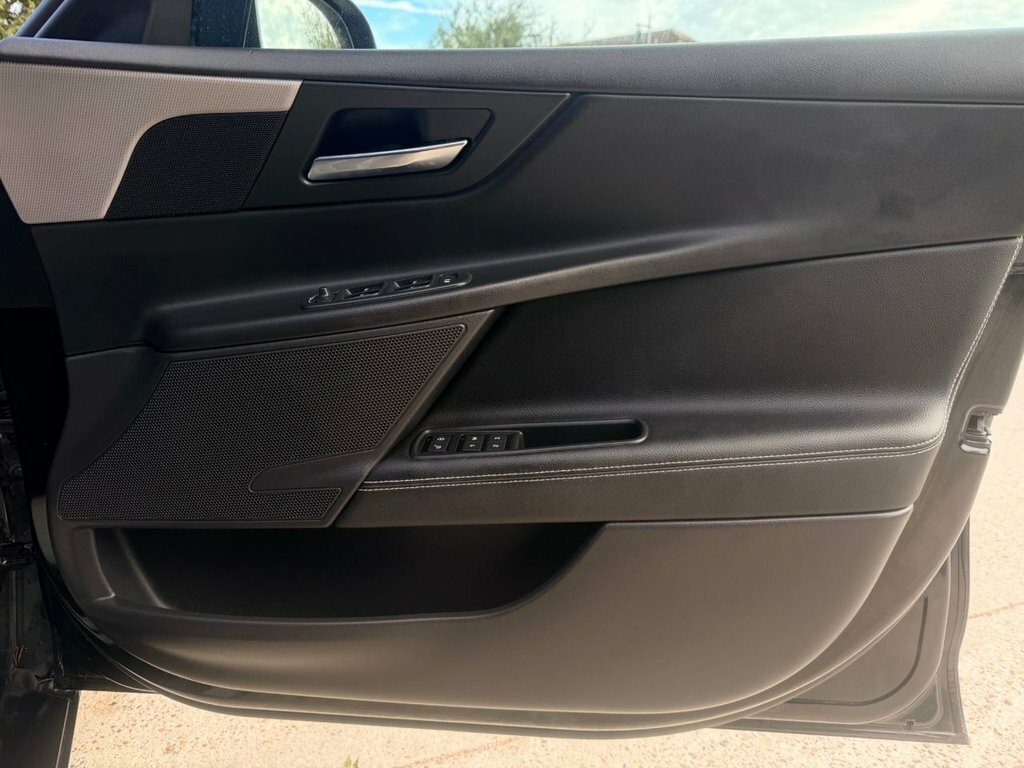 Jaguar XE 2.0D Prestige Euro 6 Ss Black #15