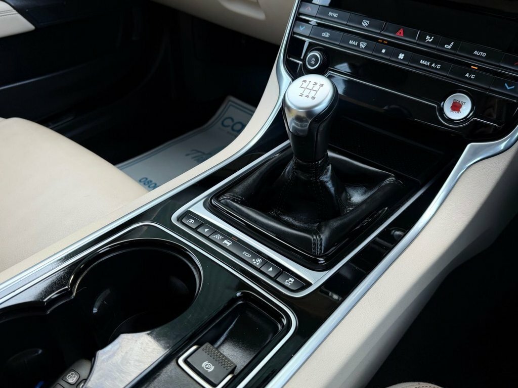 Jaguar XE 2.0D Portfolio Euro 6 Ss Black #28