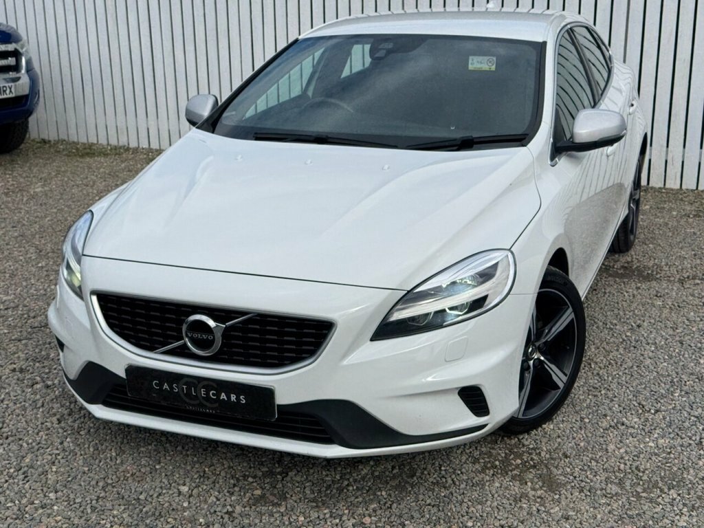 Volvo V40 2L R-design FG19BXC White #3