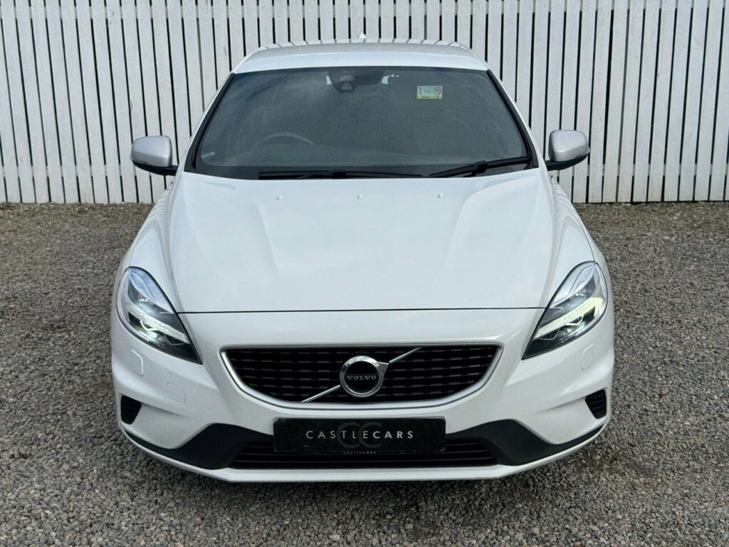 Volvo V40 2L R-design FG19BXC White #2