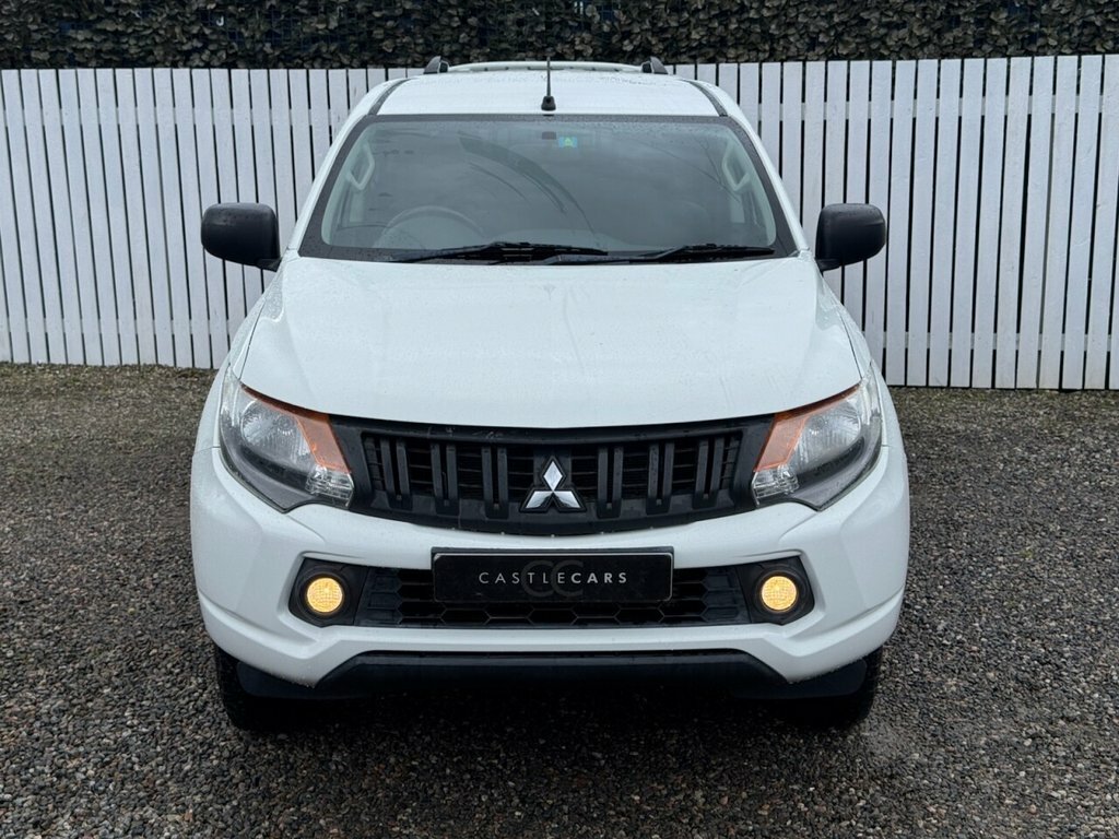 Mitsubishi L200 2.4L Dc 4Life White #2